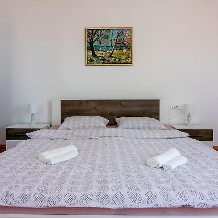 Ferienhaus Hundefreundliches Nur 270 Meter Zum Mit Meerblick, Tischtennis, Grillbereich Crikvenica