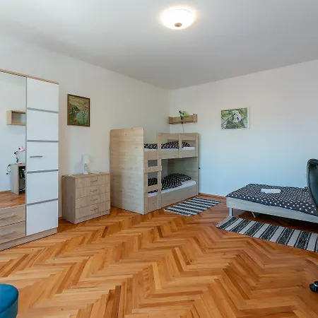 Hundefreundliches Nur 270 Meter Zum Mit Meerblick, Tischtennis, Grillbereich Holiday home Crikvenica