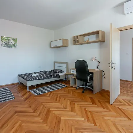 Ferienhaus Hundefreundliches Nur 270 Meter Zum Mit Meerblick, Tischtennis, Grillbereich